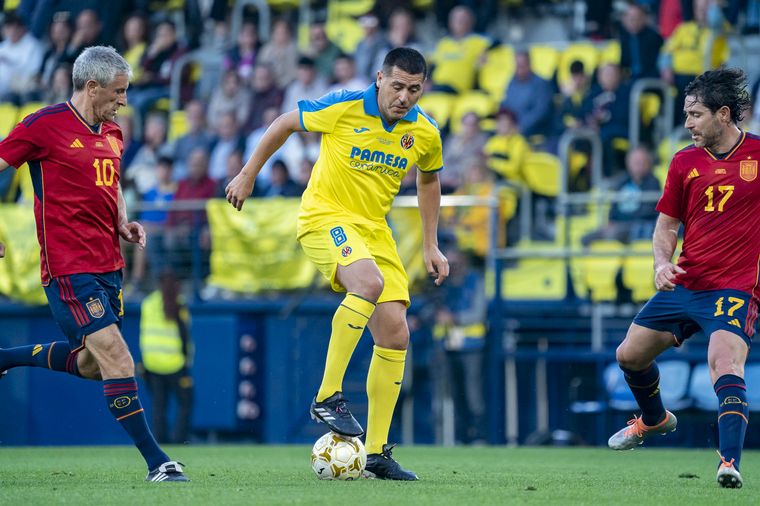 Riquelme tira magia en un partido con leyendas del Villarreal