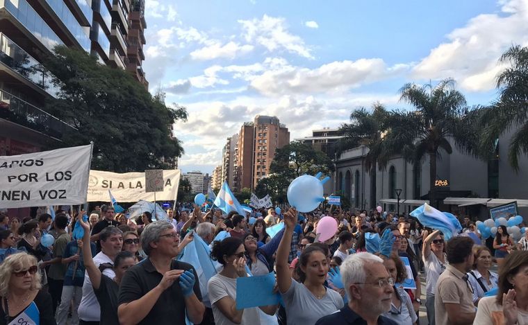 Miles de personas en la marcha #PorlaVida en #Córdoba Miles de personas en la marcha #PorlaVida en #Córdoba