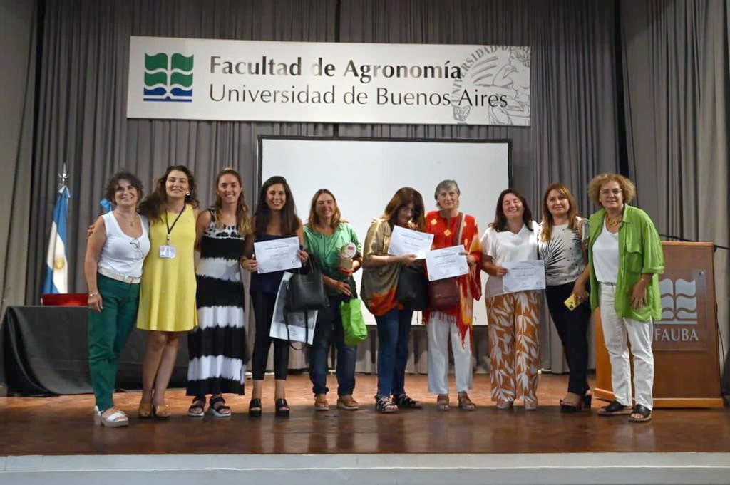 La productora de Monte Cristo Adela Velásquez fue galardonada en premios Lía Encalada La productora de Monte Cristo Adela Velásquez fue galardonada en premios Lía Encalada