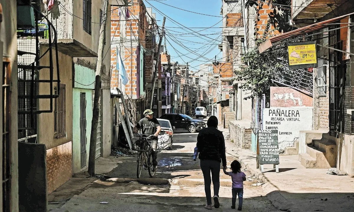 CrisisEterna: las estadísticas marcan que 4 de cada 10 argentinos son pobres CrisisEterna: las estadísticas marcan que 4 de cada 10 argentinos son pobres