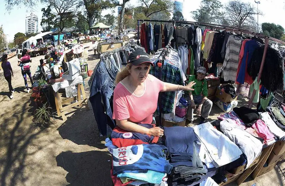 “La feria de la Bulnes”, uno de los paseos populares más grandes de la ciudad que no para de crecer “La feria de la Bulnes”, uno de los paseos populares más grandes de la ciudad que no para de crecer