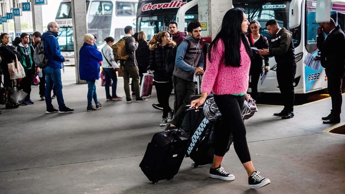 Feriado del 1° de mayo: viajaron 920.000 turistas y gastaron casi .000 millones