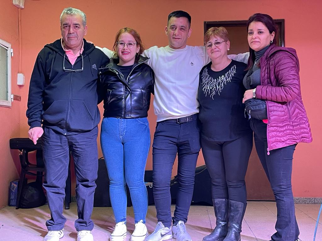 La Gran Peña Solidaria que reunió a los artistas locales para ayudar a lo grande