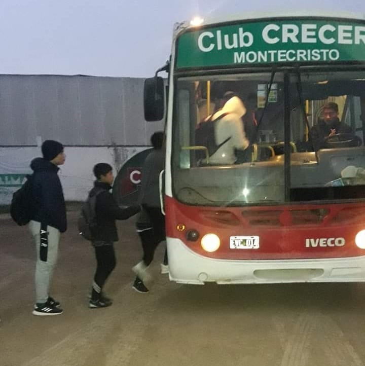 Le roban la ilusión a los chicos del Club Crecer, vaciaron el tanque del colectivo