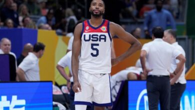 Estados Unidos remonta y avanza a la final del basquetbol masculino olímpico al vencer a Serbia